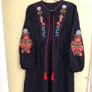 Bell sleeve embroidered dress